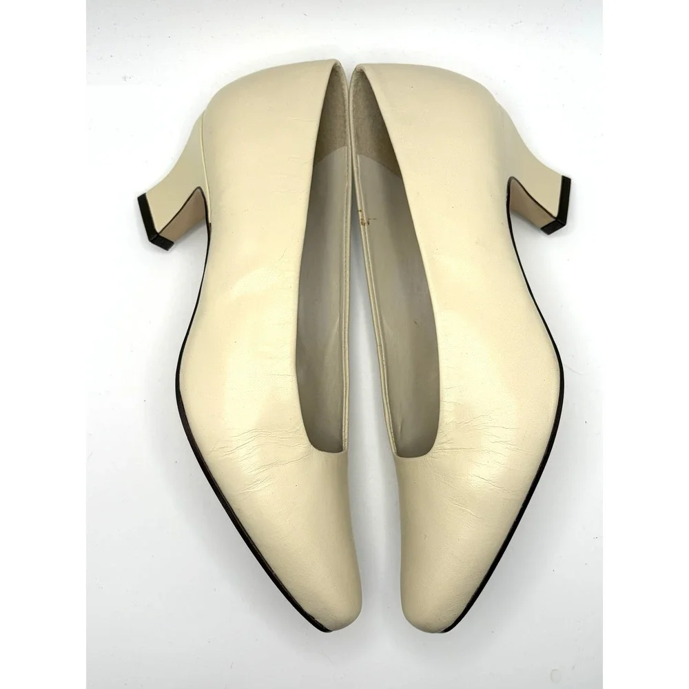 Vintage Enzo Angiolini Ivory Leather Square Toe Pumps Low Heel 90s Y2K Size 71/2